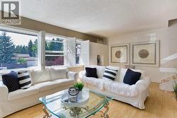 354 Brae Glen Road SW  Calgary, AB T2W 1B6