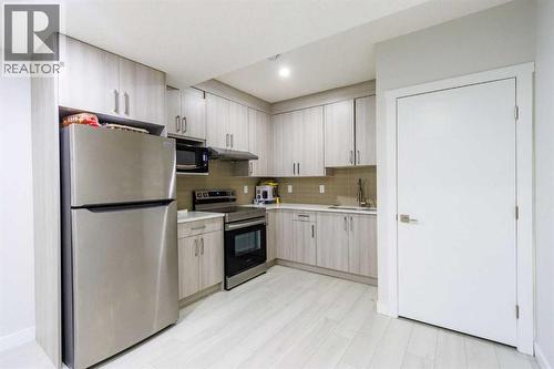 61 Savanna Link Ne, Calgary, AB - Indoor Photo Showing Kitchen
