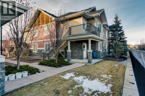 6, 59 West Coach Manor SW  Calgary, AB T3H 1R7