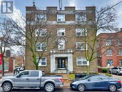 4 - 464 SPADINA ROAD  Toronto, ON M5P 2W4