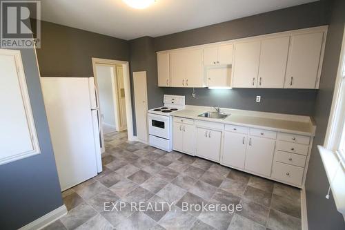 106 Haig Street, St. Catharines, ON - Indoor Photo Showing Kitchen
