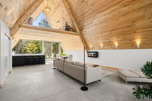 Salon - 481 Côte St-Patrick, Saint-Colomban, QC - Indoor