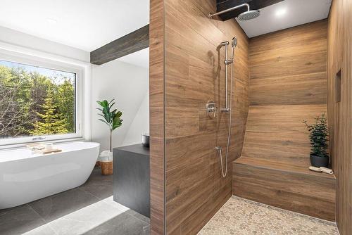 Salle de bains attenante à la CCP - 481 Côte St-Patrick, Saint-Colomban, QC - Indoor Photo Showing Other Room