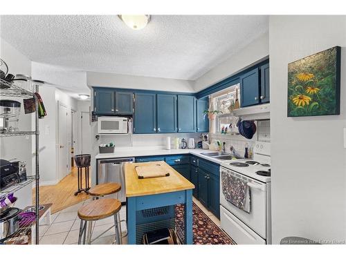 100 Charing Cres, Fredericton, NB 