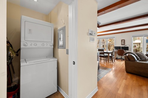 Salle de lavage - 112 Ch. Louis-Dufour, Saint-Sauveur, QC - Indoor Photo Showing Laundry Room
