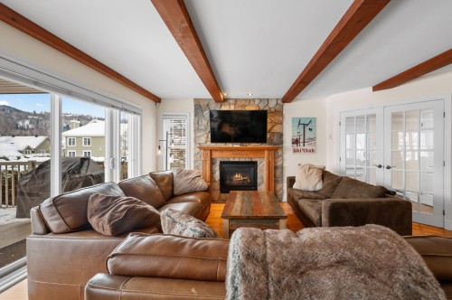 Salon - 112 Ch. Louis-Dufour, Saint-Sauveur, QC - Indoor Photo Showing Living Room With Fireplace