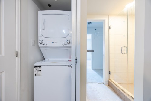 Salle de lavage - 1210-1200 Rue St-Jacques, Montréal (Ville-Marie), QC - Indoor Photo Showing Laundry Room