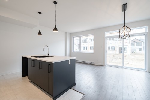 Salon - 8805 Rue Du Chapelier, Mirabel, QC - Indoor Photo Showing Kitchen
