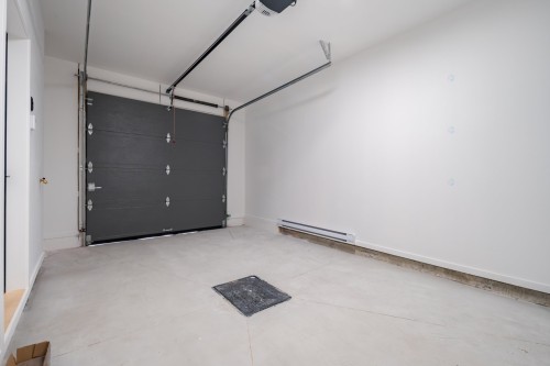 Garage - 8805 Rue Du Chapelier, Mirabel, QC - Indoor Photo Showing Garage