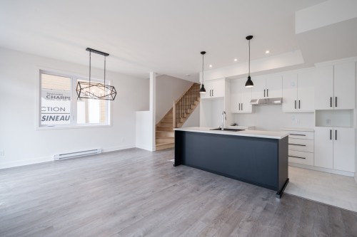 Salon - 8805 Rue Du Chapelier, Mirabel, QC - Indoor Photo Showing Kitchen With Upgraded Kitchen