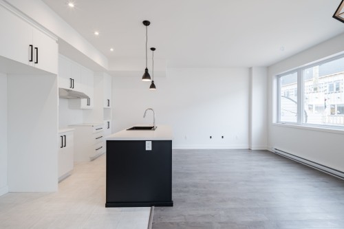 Salon - 8805 Rue Du Chapelier, Mirabel, QC - Indoor Photo Showing Kitchen