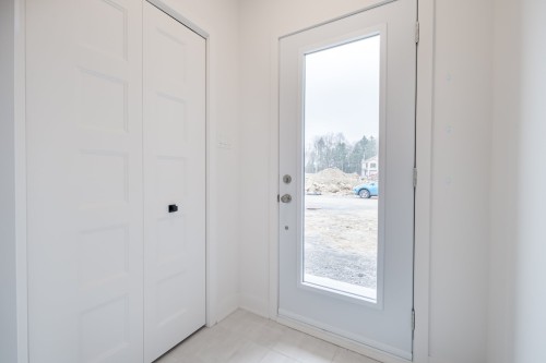 Hall d'entrée/Vestibule - 8805 Rue Du Chapelier, Mirabel, QC - Indoor Photo Showing Other Room