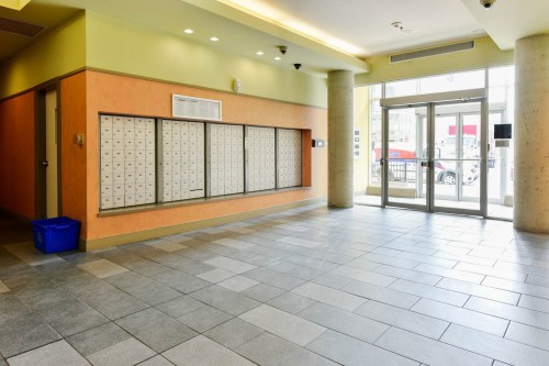Hall d'entrée/Vestibule - 723-1225 Rue Notre-Dame O., Montréal (Ville-Marie), QC - Indoor Photo Showing Other Room