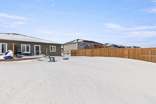 77 Amberfield Dr, Mitchell, MB 