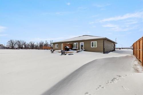 77 Amberfield Dr, Mitchell, MB 