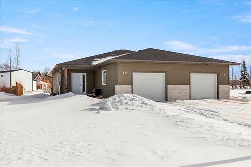 77 Amberfield Dr, Mitchell, MB 