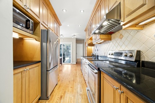 Cuisine - 1556 Ch. De Dunkirk, Mont-Royal, QC - Indoor Photo Showing Kitchen With Upgraded Kitchen