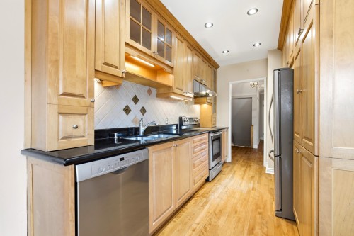 Cuisine - 1556 Ch. De Dunkirk, Mont-Royal, QC - Indoor Photo Showing Kitchen With Upgraded Kitchen