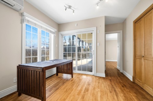 Coin-repas - 1556 Ch. De Dunkirk, Mont-Royal, QC - Indoor Photo Showing Other Room