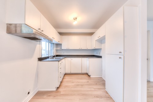 Cuisine - 200 Rue De Manthet, Laval (Sainte-Rose), QC - Indoor Photo Showing Kitchen With Double Sink