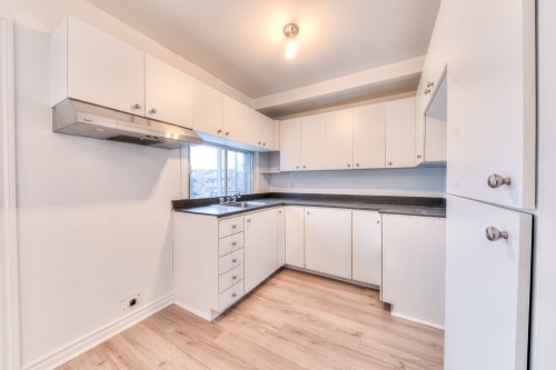 Cuisine - 200 Rue De Manthet, Laval (Sainte-Rose), QC - Indoor Photo Showing Kitchen