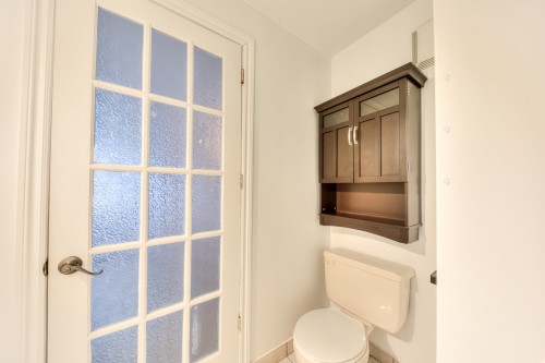 Salle de bains - 200 Rue De Manthet, Laval (Sainte-Rose), QC - Indoor Photo Showing Bathroom