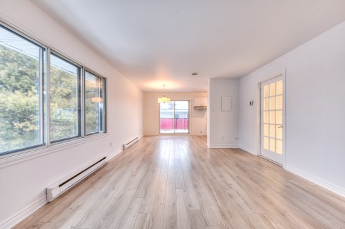 Salon - 200 Rue De Manthet, Laval (Sainte-Rose), QC - Indoor Photo Showing Other Room