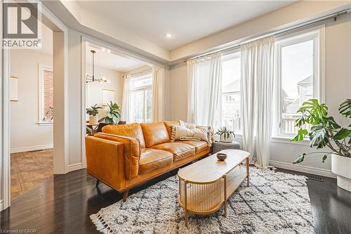 8 Matteo Trail, Hamilton, ON - Indoor Photo Showing Living Room