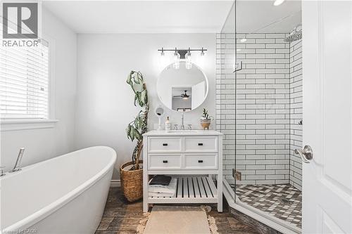 8 Matteo Trail, Hamilton, ON - Indoor Photo Showing Bathroom