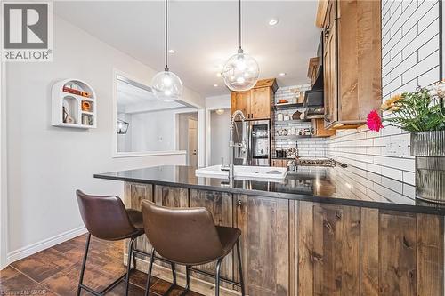 8 Matteo Trail, Hamilton, ON - Indoor Photo Showing Kitchen With Upgraded Kitchen