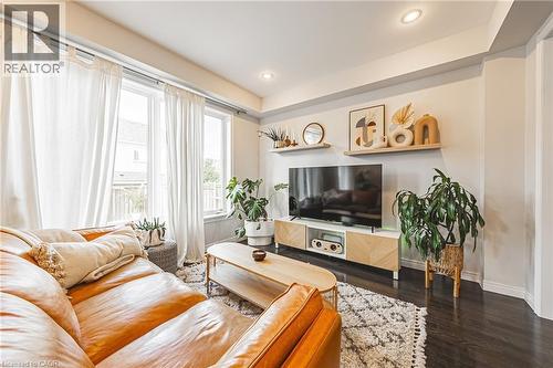 8 Matteo Trail, Hamilton, ON - Indoor Photo Showing Living Room