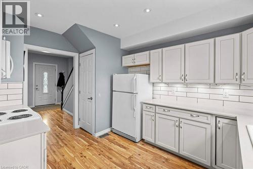 99 Robins Avenue, Hamilton, ON - Indoor Photo Showing Kitchen
