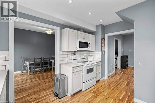 99 Robins Avenue, Hamilton, ON - Indoor Photo Showing Kitchen