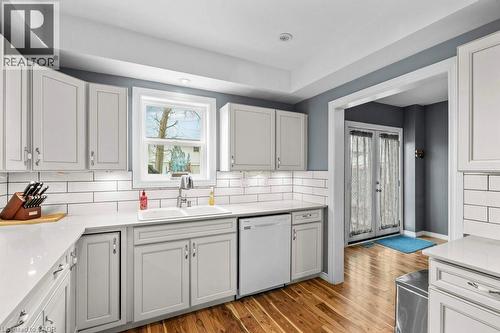 99 Robins Avenue, Hamilton, ON - Indoor Photo Showing Kitchen