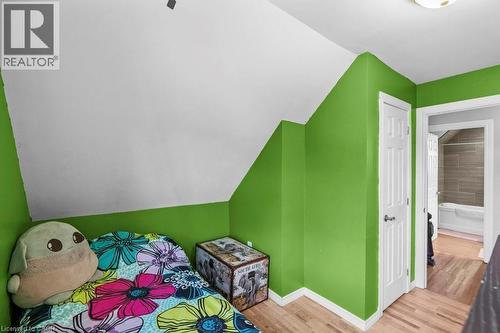 99 Robins Avenue, Hamilton, ON - Indoor Photo Showing Bedroom