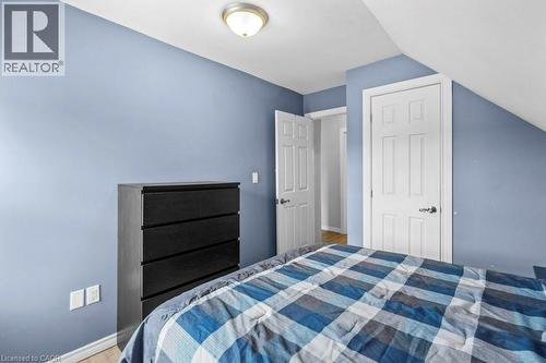 99 Robins Avenue, Hamilton, ON - Indoor Photo Showing Bedroom