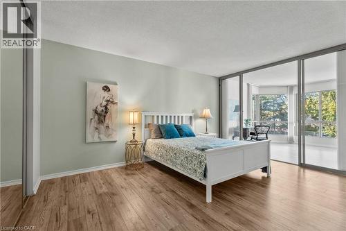1201 North Shore Boulevard E Unit# 302, Burlington, ON - Indoor Photo Showing Bedroom