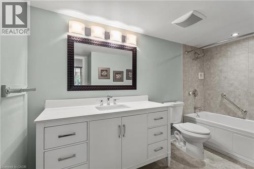 1201 North Shore Boulevard E Unit# 302, Burlington, ON - Indoor Photo Showing Bathroom