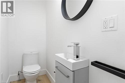 200 East Avenue N, Hamilton, ON - Indoor Photo Showing Bathroom