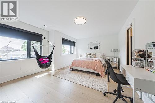 135 Eleanor Avenue, Hamilton, ON - Indoor Photo Showing Bedroom