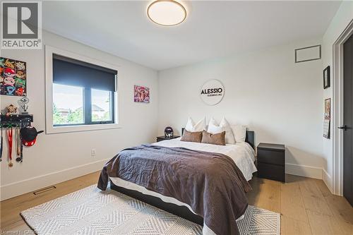 135 Eleanor Avenue, Hamilton, ON - Indoor Photo Showing Bedroom