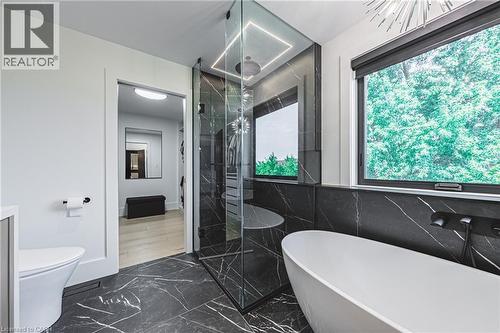 135 Eleanor Avenue, Hamilton, ON - Indoor Photo Showing Bathroom