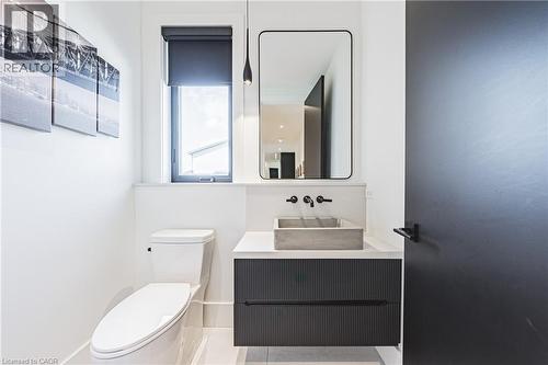 135 Eleanor Avenue, Hamilton, ON - Indoor Photo Showing Bathroom