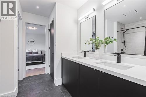 135 Eleanor Avenue, Hamilton, ON - Indoor Photo Showing Bathroom