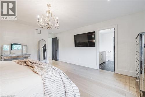 135 Eleanor Avenue, Hamilton, ON - Indoor Photo Showing Bedroom