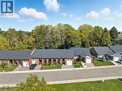 34 CARDINAL MINDSZENTY Boulevard  Hamilton, ON L9B 2M3