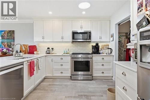 34 Cardinal Mindszenty Boulevard, Hamilton, ON - Indoor Photo Showing Kitchen