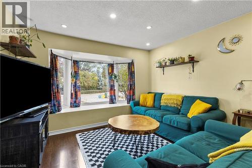 50 Gledhill Crescent, Hamilton, ON - Indoor Photo Showing Living Room
