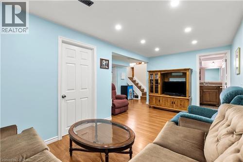 50 Gledhill Crescent, Hamilton, ON - Indoor Photo Showing Living Room