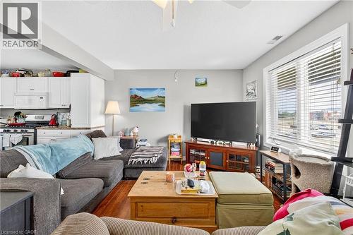 233 Garrison Road, Fort Erie, ON - Indoor Photo Showing Living Room